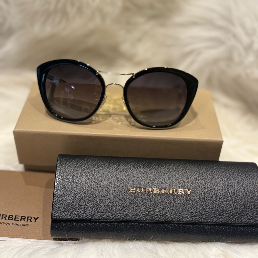 Burberry cat eye Black Sunglasses